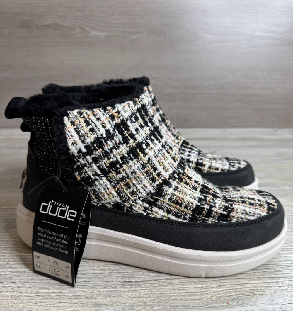 HEY DUDE Mel Boucle Black Moc Boots Women's 9 Faux Fur Lining Flat Sneaker Shoes
